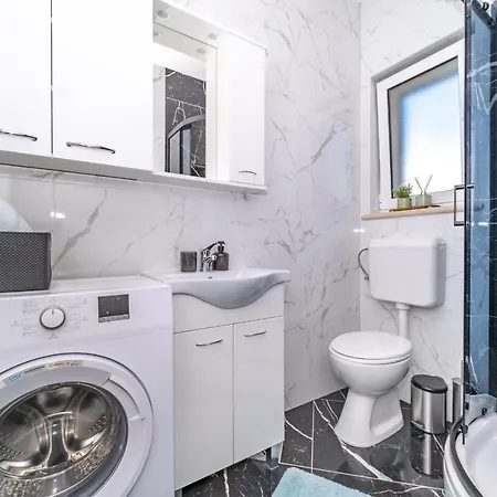 Дом отдыха Family Friendly House With A Swimming Pool Pucisca, Brac - 21499