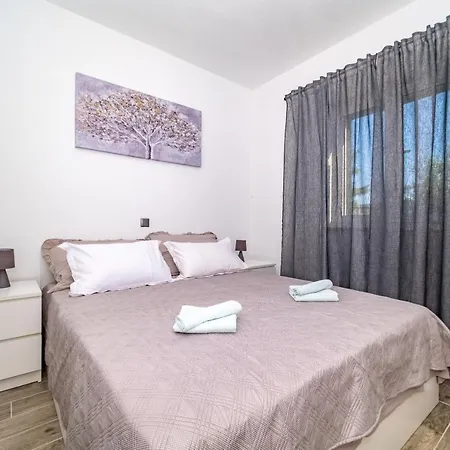Family Friendly House With A Swimming Pool Pucisca, Brac - 21499 Дом отдыха
