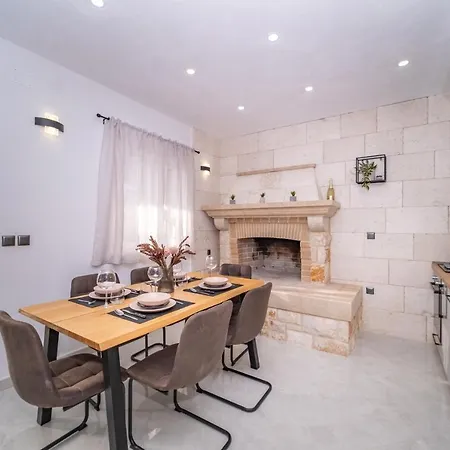 Дом отдыха Family Friendly House With A Swimming Pool Pucisca, Brac - 21499 Пучишча