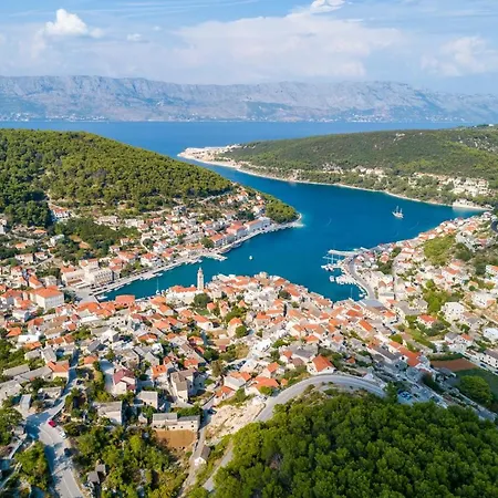 Дом отдыха Family Friendly House With A Swimming Pool Pucisca, Brac - 21499 Пучишча