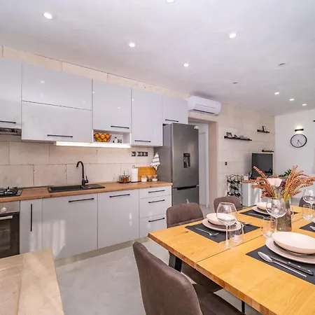 Дом отдыха Family Friendly House With A Swimming Pool Pucisca, Brac - 21499
