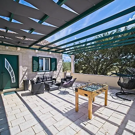 Hébergement de vacances Family Friendly House With A Swimming Pool Pucisca, Brac - 21499 *